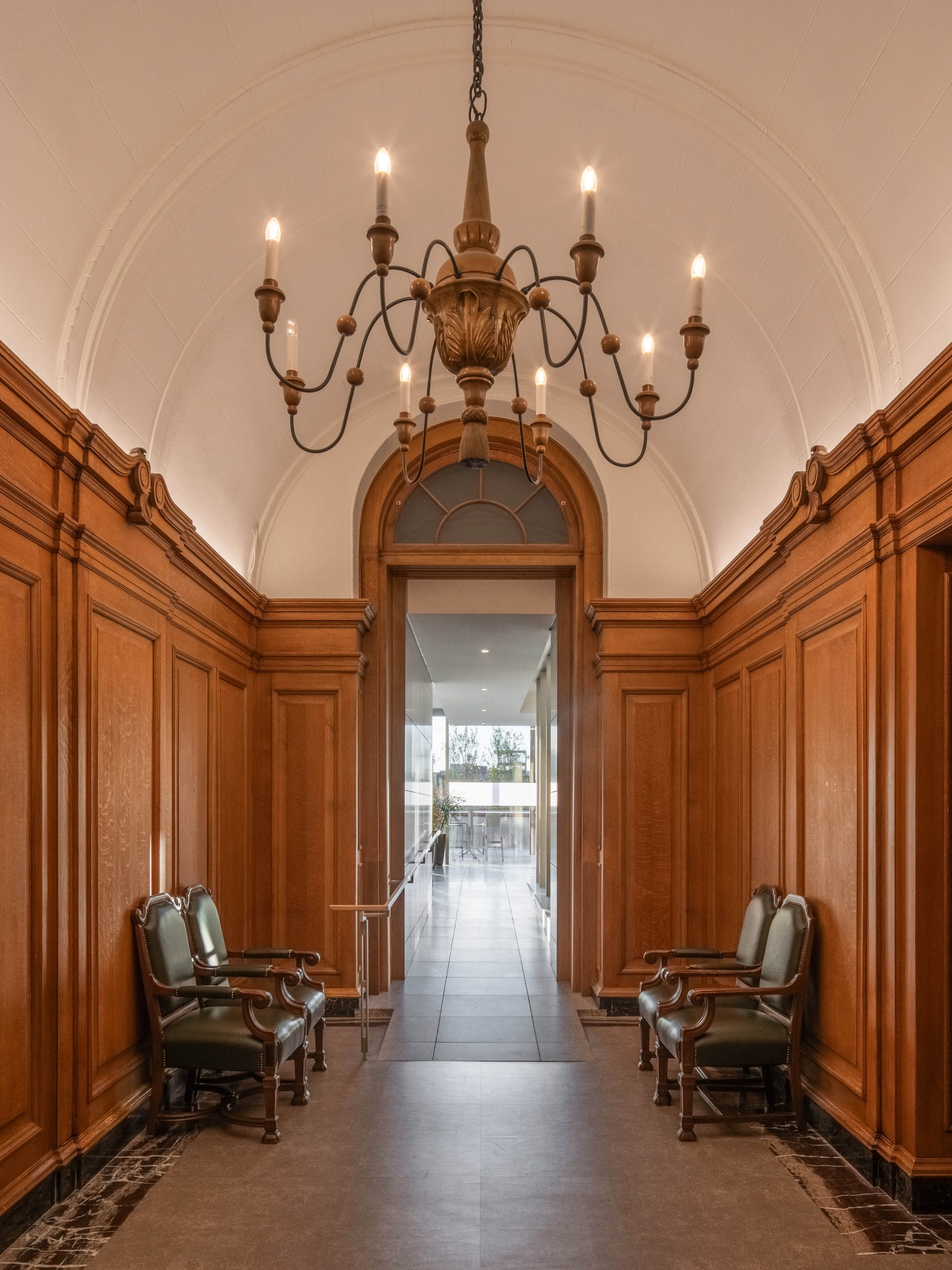 Corridor de circulation autour de la salle du Conseil municipal de la Ville de Montréal