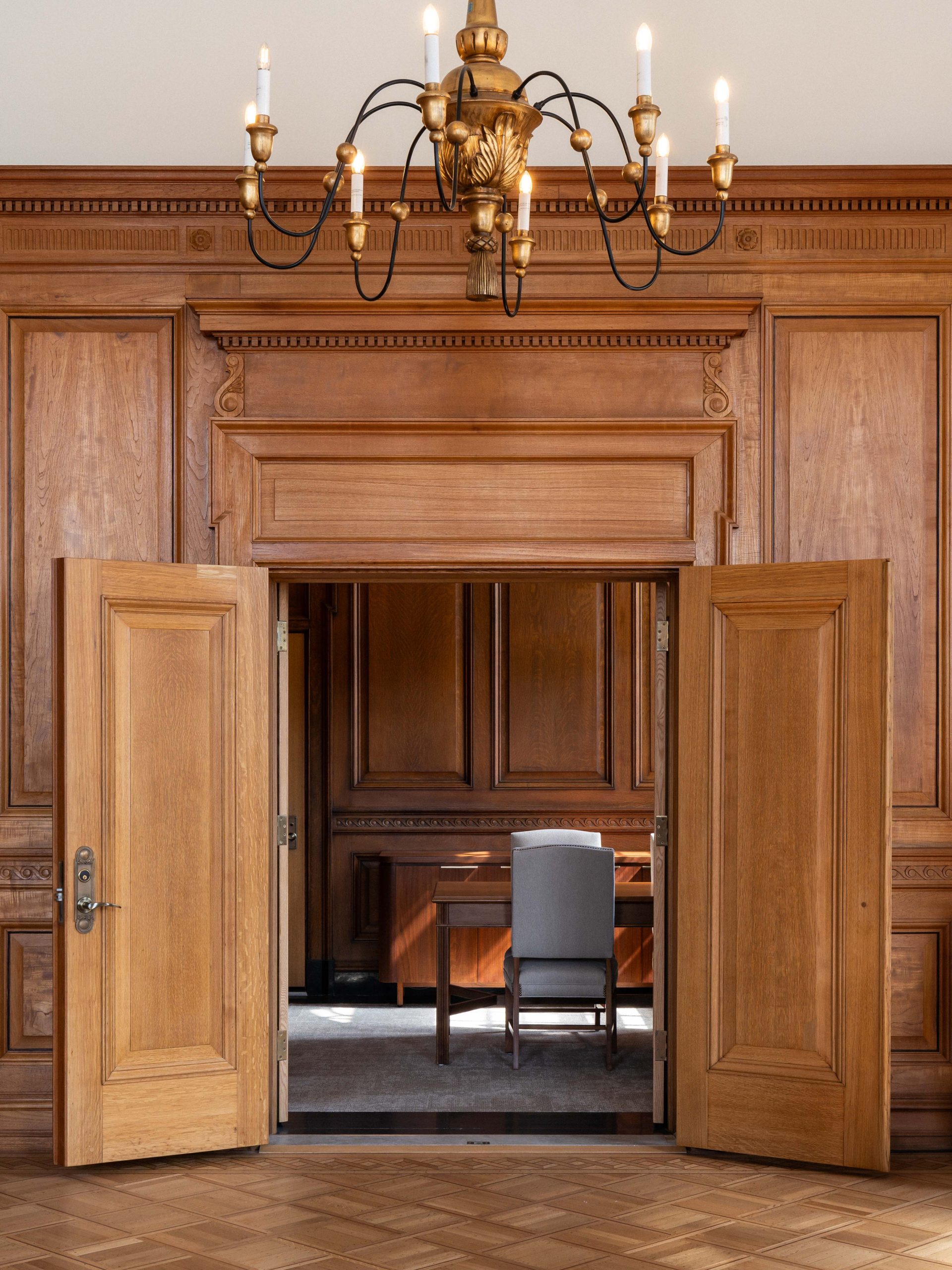 Entrée d'une salon protocolaire de l'hôtel de ville de Montréal