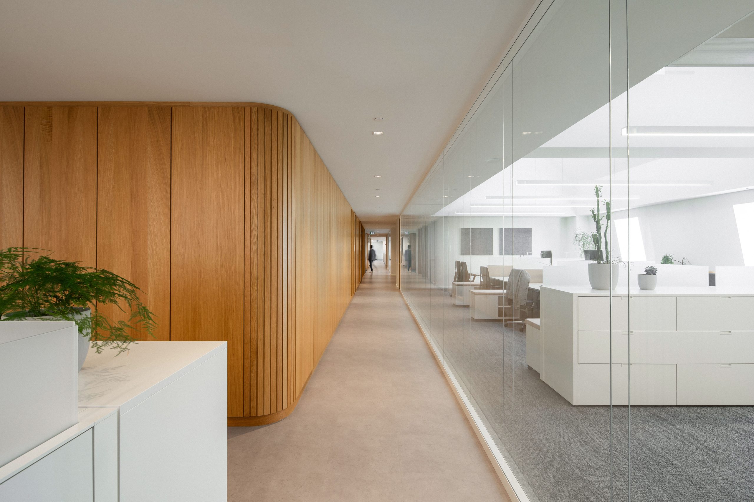 Corridor de circulation du 4e étage de l'hôtel de ville de Montréal